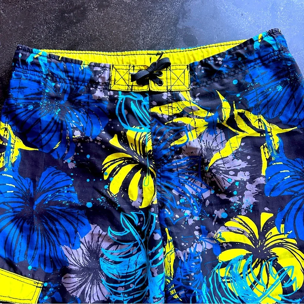 Boys Swims Trunks - Size XL (16/18)